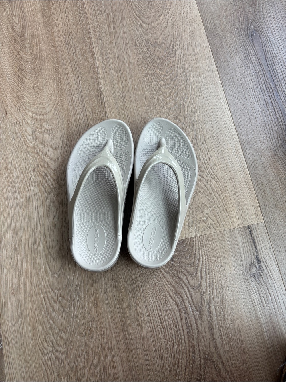 OOFOS OOlala Women's New Recovery Flip-Flops in Cream